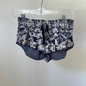 Women’s lululemon reversible running shorts
